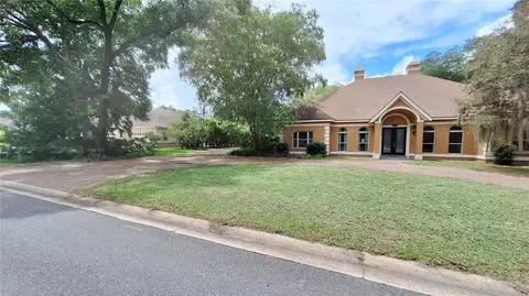 Exterior - 2210 SE Laurel Run Dr, Ocala, FL 34471 photo 2 of 11