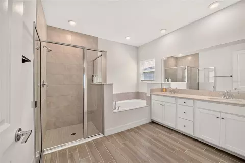 Bath - 1210 SE 42nd Rd, Ocala, FL 34480 photo 2 of 2