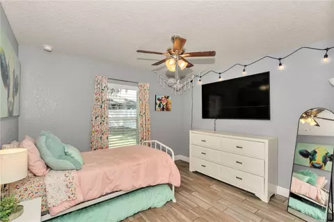 Bedroom - 4607 SE 27th St, Ocala, FL 34480 photo 4 of 9