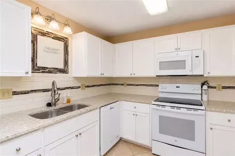 Kitchen - 8702 SW 94th St #E, Ocala, FL 34481 photo 5 of 6