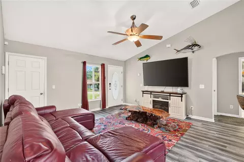 Living - 6 Oak Circle Crse, Ocala, FL 34472 photo 3 of 3