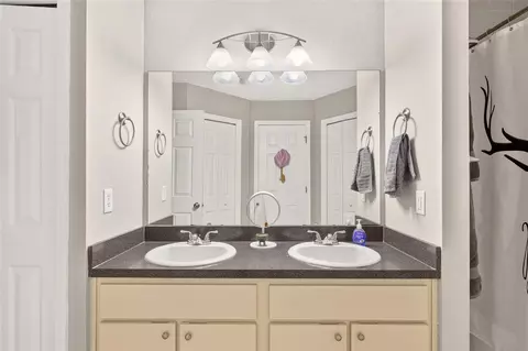 Bath - 6 Oak Circle Crse, Ocala, FL 34472 photo 2 of 5