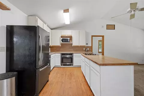 Kitchen - 5581 NE 157th Ter, Williston, FL 32696 photo 2 of 3