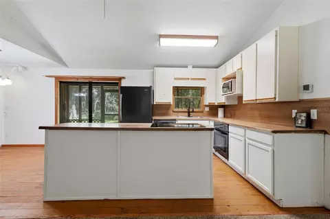 Kitchen - 5581 NE 157th Ter, Williston, FL 32696 photo 1 of 3