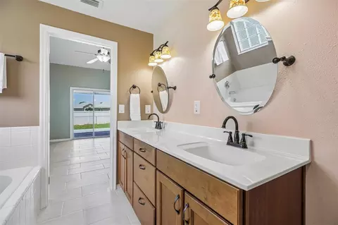 Bath - 5705 SW 89th Pl, Ocala, FL 34476 photo 3 of 6
