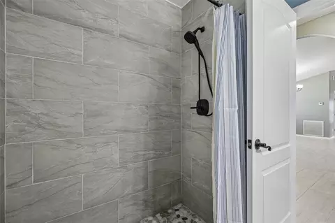 Bath - 5705 SW 89th Pl, Ocala, FL 34476 photo 5 of 6
