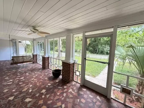Exterior - 331 SW 3rd St, Bronson, FL 32621 photo 2 of 7