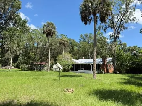 Exterior - 331 SW 3rd St, Bronson, FL 32621 photo 5 of 7