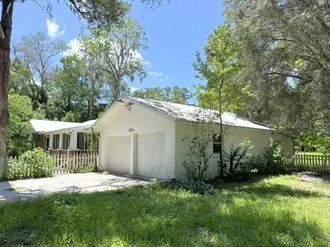 Exterior - 331 SW 3rd St, Bronson, FL 32621 photo 7 of 7