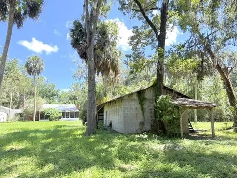 Exterior - 331 SW 3rd St, Bronson, FL 32621 photo 6 of 7