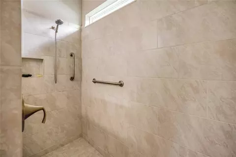 Bath - 9435 SW 52nd Loop, Ocala, FL 34481 photo 5 of 5