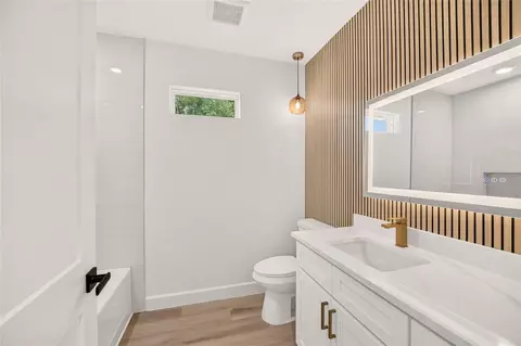 Bath - 1 Walnut Dr, Ocala, FL 34480 photo 6 of 7