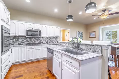 Kitchen - 8699 SW 83rd Loop, Ocala, FL 34481 photo 4 of 14