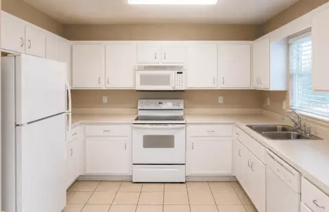 Kitchen - 31 Juniper Trail Run, Ocala, FL 34480 photo 1 of 1