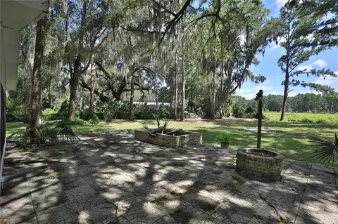 Exterior - 8465 NW 186th St, Reddick, FL 32686 photo 7 of 8