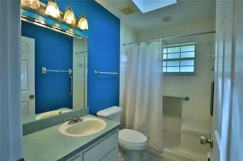 Bath - 8465 NW 186th St, Reddick, FL 32686 photo 2 of 2