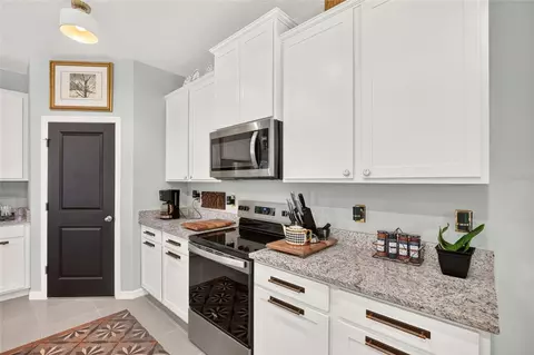 Kitchen - 4974 NW 39th Loop, Ocala, FL 34482 photo 6 of 8