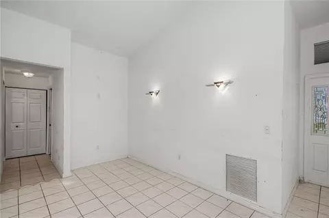 Living - 11151 SW 73rd Ct, Ocala, FL 34476 photo 2 of 5