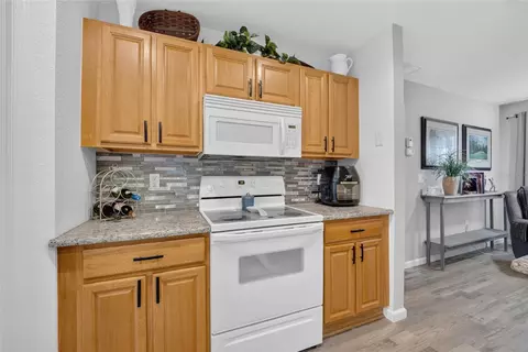 Kitchen - 8141 SW 80th Ter, Ocala, FL 34476 photo 4 of 4