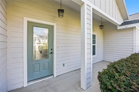 Exterior - 831 NE 150th Ave, Williston, FL 32696 photo 3 of 12