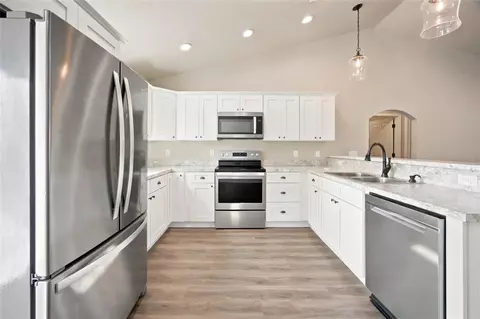 Kitchen - 831 NE 150th Ave, Williston, FL 32696 photo 1 of 3