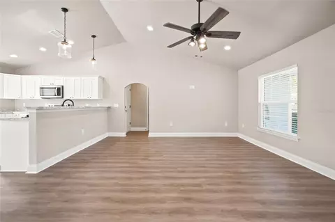 Living - 831 NE 150th Ave, Williston, FL 32696 photo 2 of 4