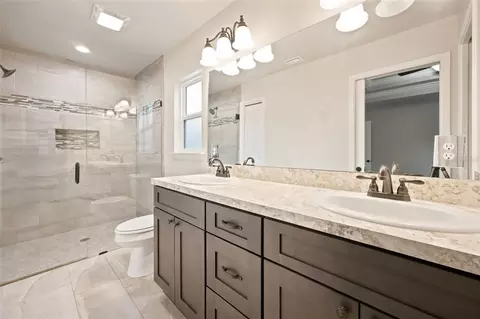 Bath - 831 NE 150th Ave, Williston, FL 32696 photo 1 of 2