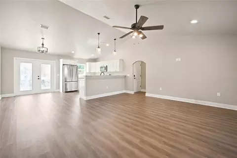 Living - 831 NE 150th Ave, Williston, FL 32696 photo 1 of 4