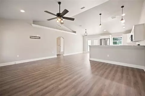 Living - 831 NE 150th Ave, Williston, FL 32696 photo 3 of 4
