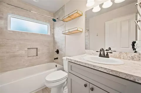 Bath - 831 NE 150th Ave, Williston, FL 32696 photo 2 of 2