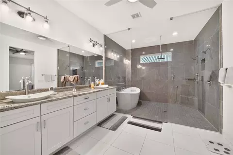 Bath - 1971 NW 86th Pl, Ocala, FL 34475 photo 2 of 6
