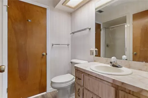 Bath - 9390 E Windwood Loop, Inverness, FL 34450 photo 2 of 4