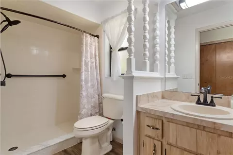 Bath - 9390 E Windwood Loop, Inverness, FL 34450 photo 1 of 4