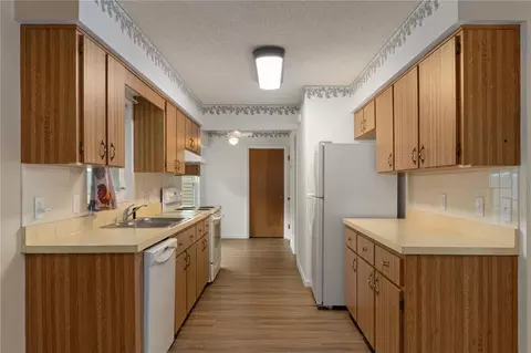 Kitchen - 9390 E Windwood Loop, Inverness, FL 34450 photo 1 of 3
