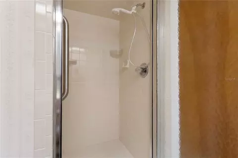 Bath - 9390 E Windwood Loop, Inverness, FL 34450 photo 3 of 4