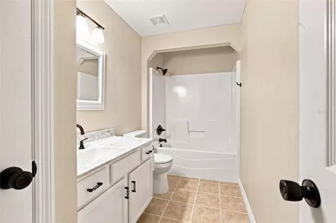Bath - 10143 SE 122nd Ln, Belleview, FL 34420 photo 1 of 3
