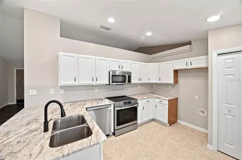 Kitchen - 10143 SE 122nd Ln, Belleview, FL 34420 photo 2 of 3