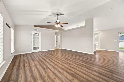 Living - 10143 SE 122nd Ln, Belleview, FL 34420 photo 2 of 4