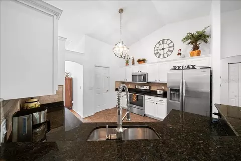 Kitchen - 4505 SW 108th Pl, Ocala, FL 34476 photo 4 of 6