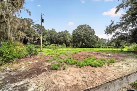 Exterior - 10195 NW 160th St, Reddick, FL 32686 photo 5 of 6