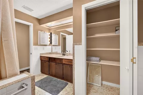 Bath - 2489 N Lakefront Dr, Hernando, FL 34442 photo 5 of 8