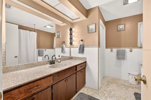 Bath - 2489 N Lakefront Dr, Hernando, FL 34442 photo 3 of 8