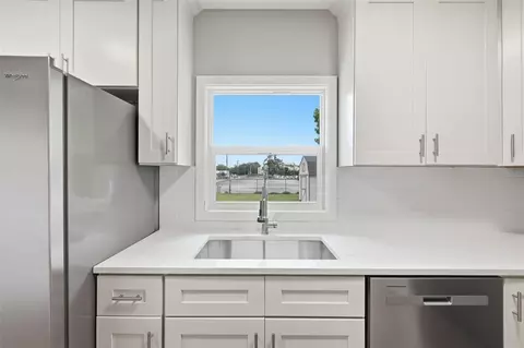 Kitchen - 307 NE 11th Pl, Ocala, FL 34470 photo 2 of 3
