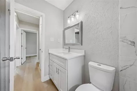 Bath - 307 NE 11th Pl, Ocala, FL 34470 photo 2 of 2