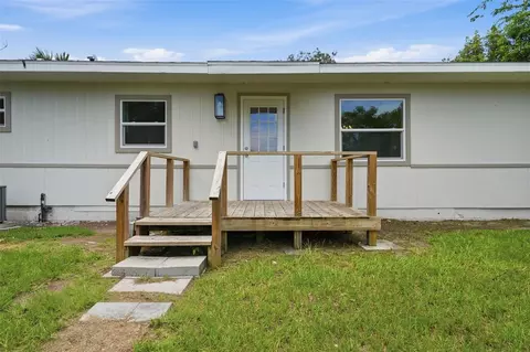 Exterior - 307 NE 11th Pl, Ocala, FL 34470 photo 4 of 5