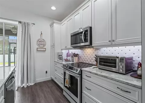 Kitchen - 4010 SE 22nd St, Ocala, FL 34471 photo 2 of 4