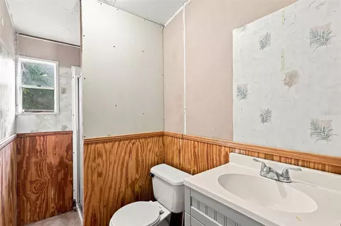 Bath - 39913 Swift Rd, Eustis, FL 32736 photo 1 of 3