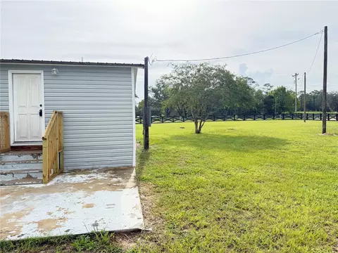 Exterior - 13991 NE 10th St, Williston, FL 32696 photo 3 of 11