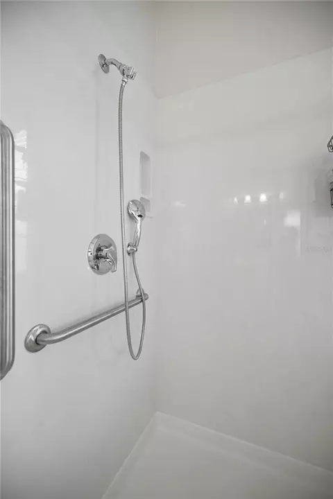 Bath - 9117 SE 125th Loop, Summerfield, FL 34491 photo 3 of 4