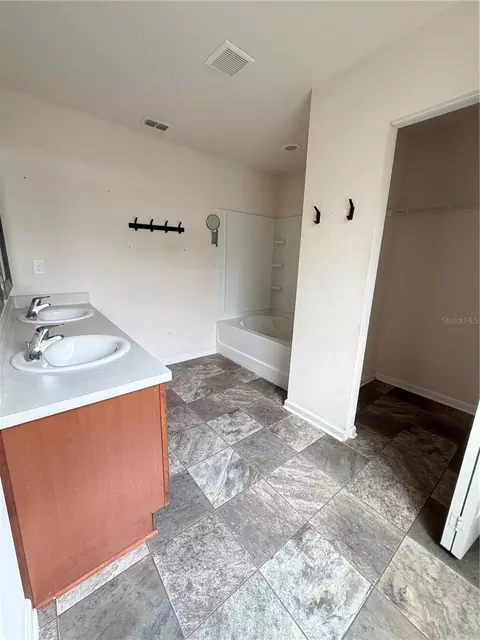 Bath - 45170 Dutton Way, Callahan, FL 32011 photo 2 of 3